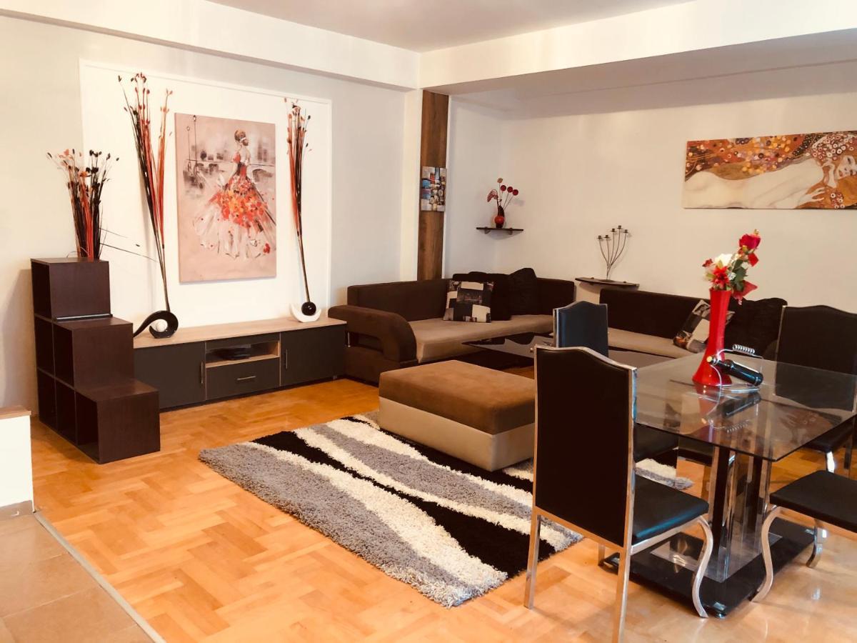 Apartments Near City Center スコピエ エクステリア 写真